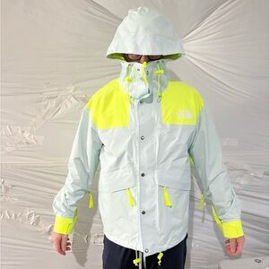 NWOT The North Face Hooded unlined Shell Jacket